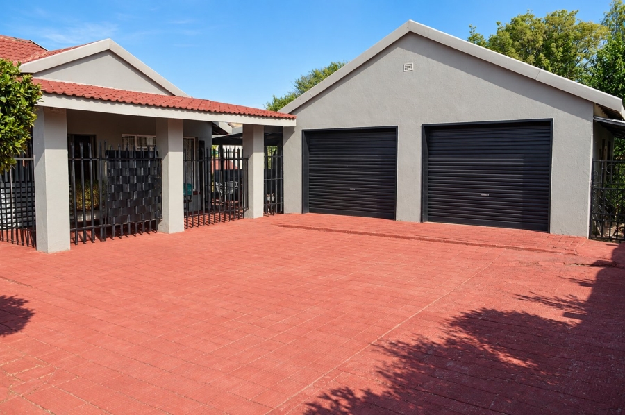 4 Bedroom Property for Sale in La Hoff North West